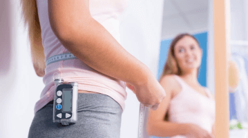 Woman mirror hyperglycemia controlling blood glucose level